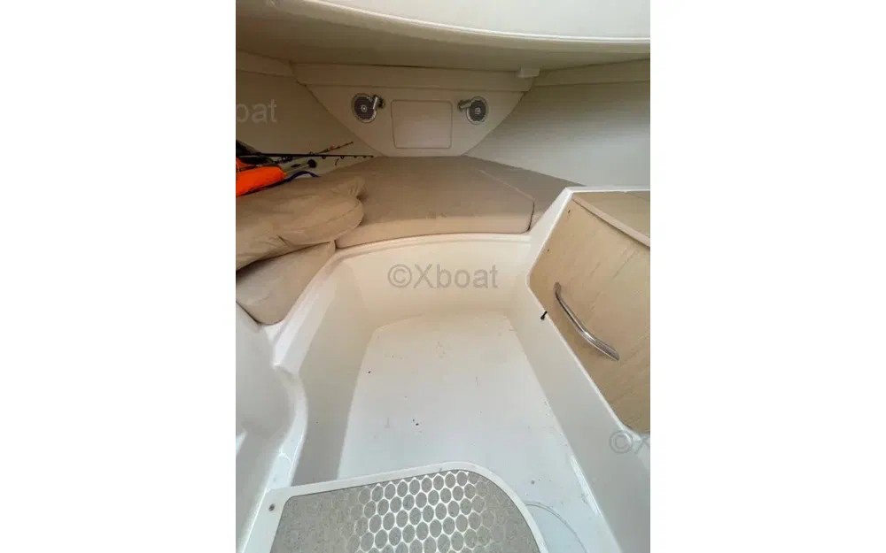 slider 9 Bayliner Avanti 8