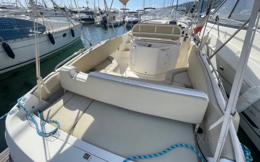 slider 2 Bayliner Avanti 8