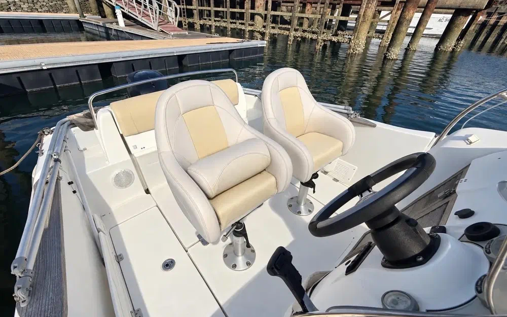 slider 4 Beneteau Flyer 650 Open