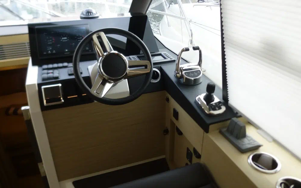 slider 13 Prestige Yachts 420 Fly