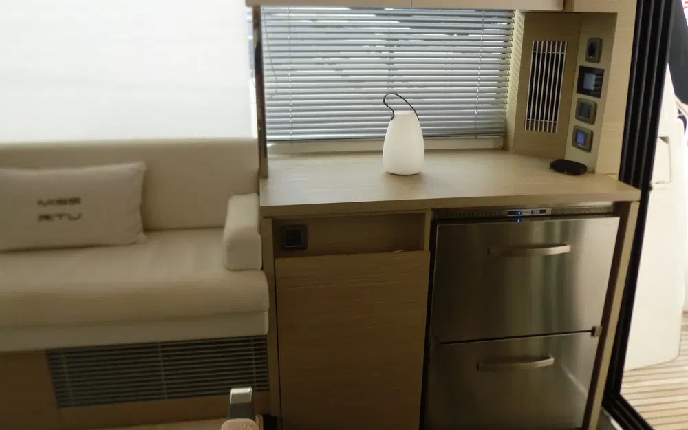 slider 14 Prestige Yachts 420 Fly