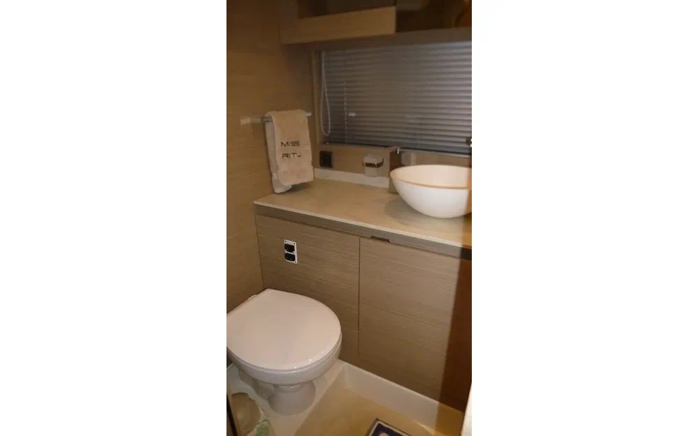 slider 17 Jeanneau Prestige 420 Fly