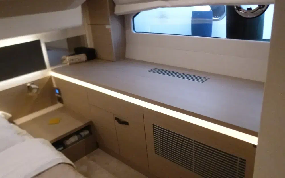 slider 21 Jeanneau Prestige 420 Fly