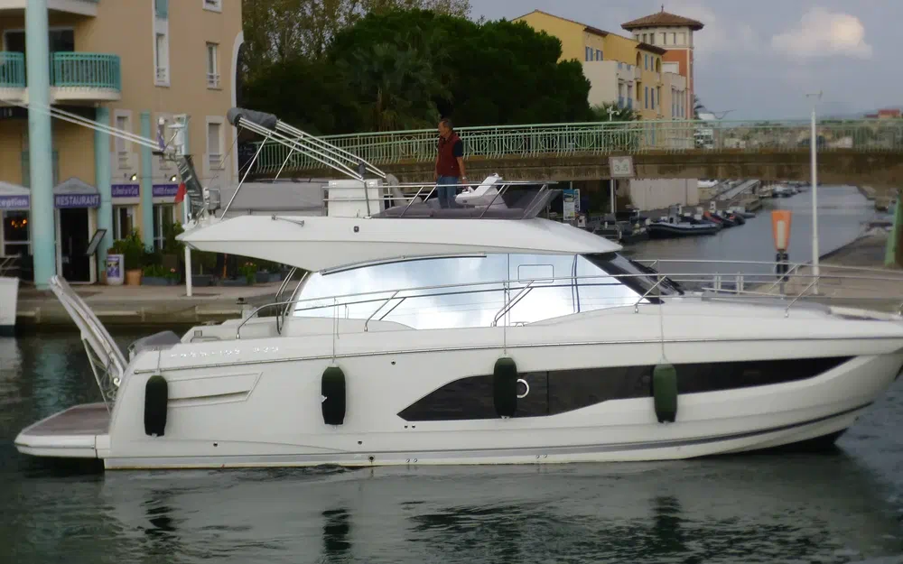 slider 3 Jeanneau Prestige 420 Fly