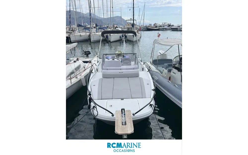 slider 1 Beneteau Flyer 7 SUNdeck