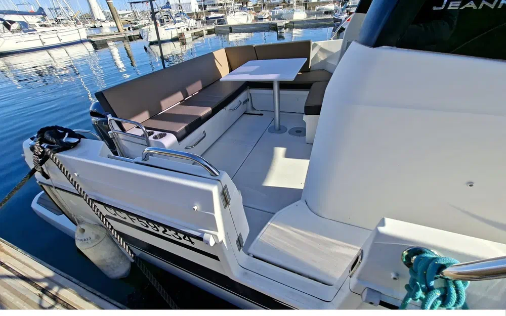 slider 10 Jeanneau Merry Fisher 895