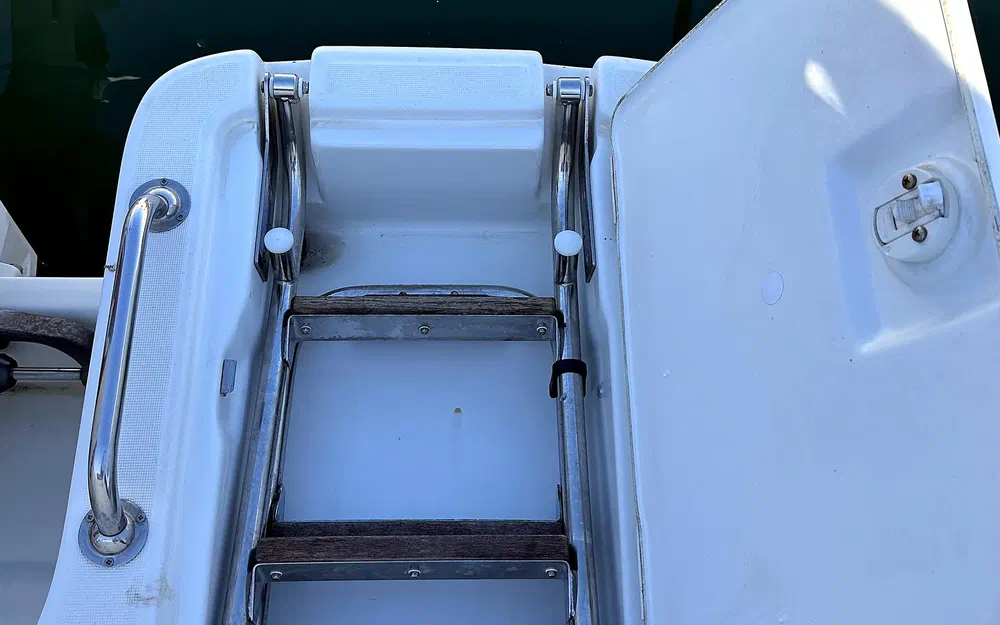 slider 9 Beneteau Flyer 650 Open