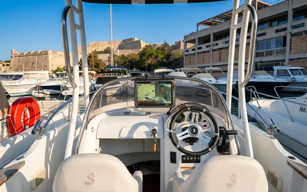 slider 12 Beneteau Flyer 650 Open