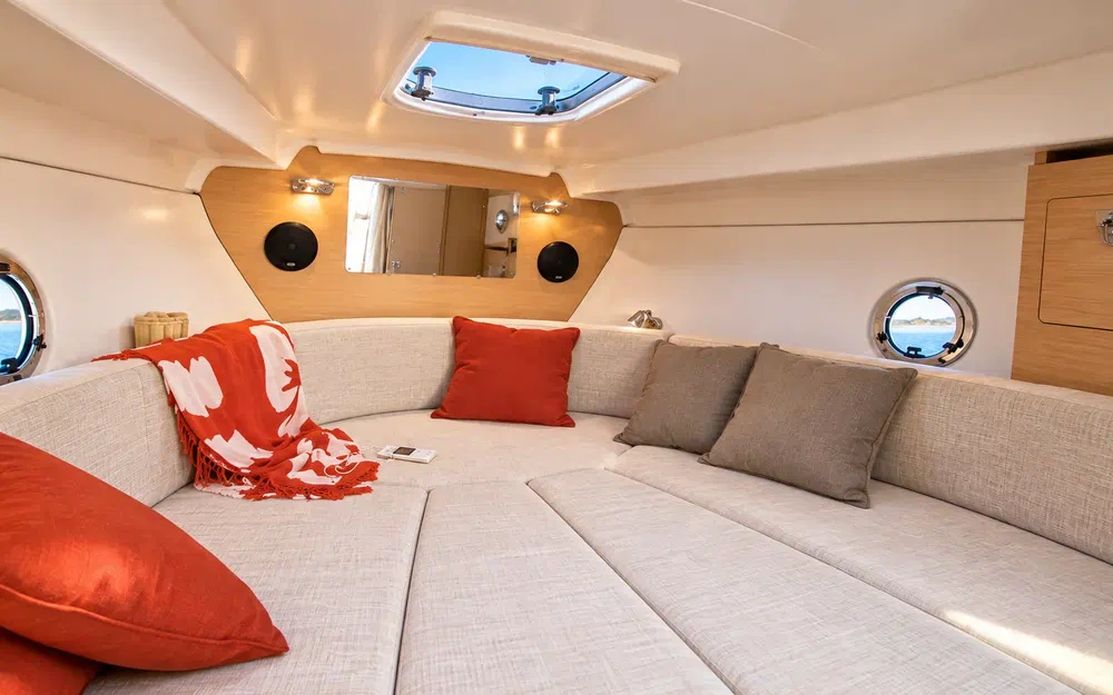 slider 2 Beneteau Monte Carlo 27