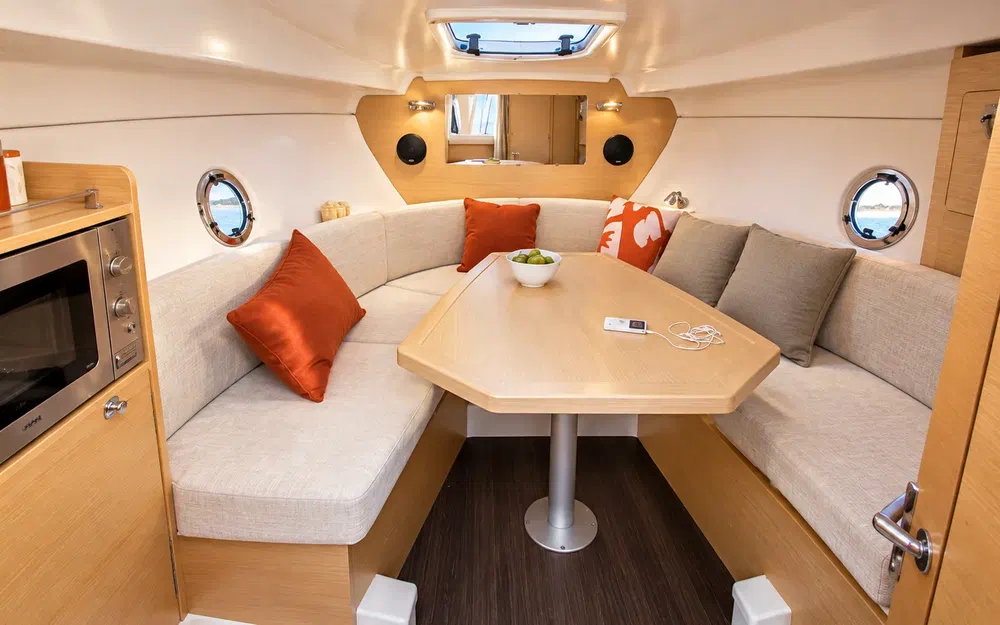 slider 1 Beneteau Monte Carlo 27