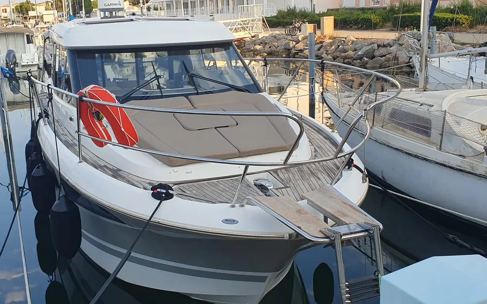 slider 1 Jeanneau NC 9