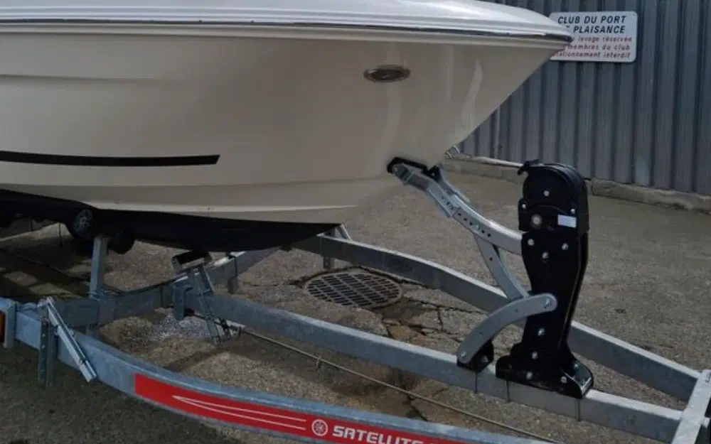 slider 2 Bayliner VR4 OB