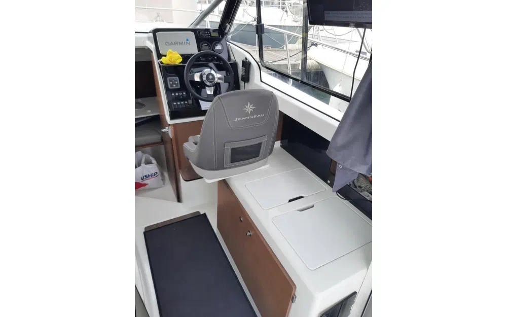 slider 2 Jeanneau Merry Fisher 695