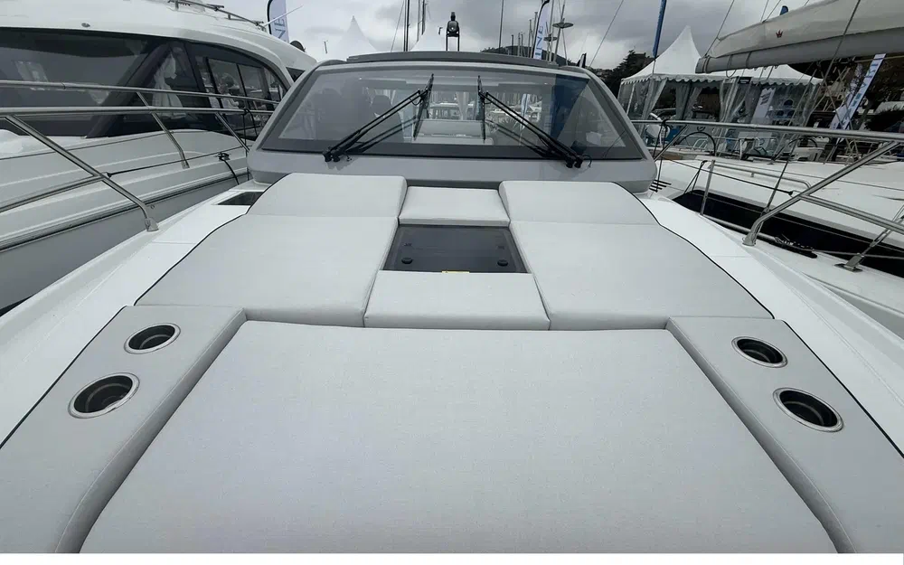 slider 6 Beneteau Gran Turismo 40