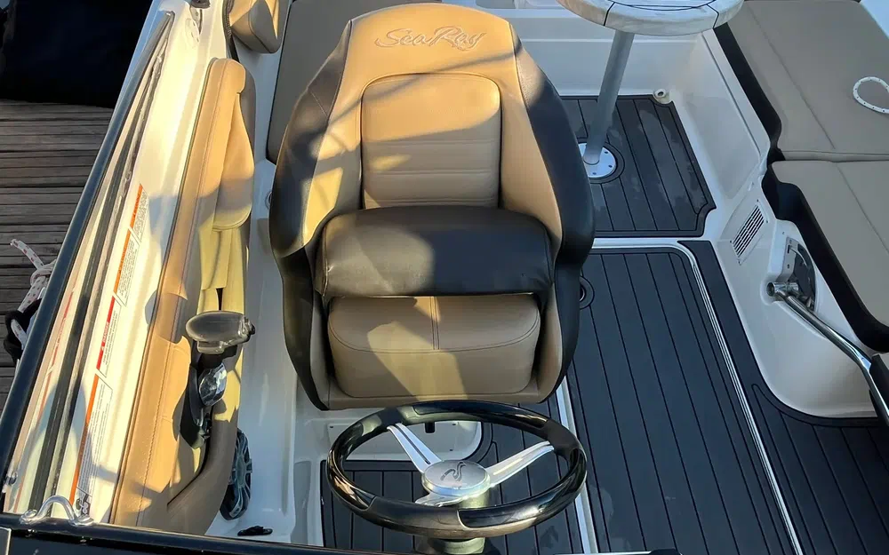 slider 23 Sea Ray 210 SPX OB