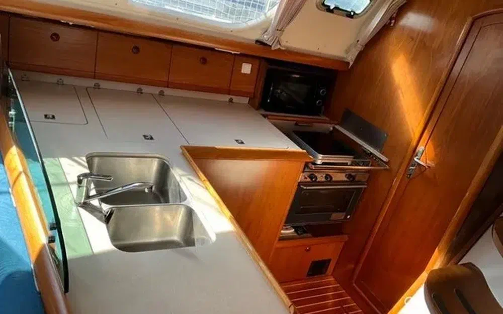 slider 13 Jeanneau Sun Odyssey 43 DS