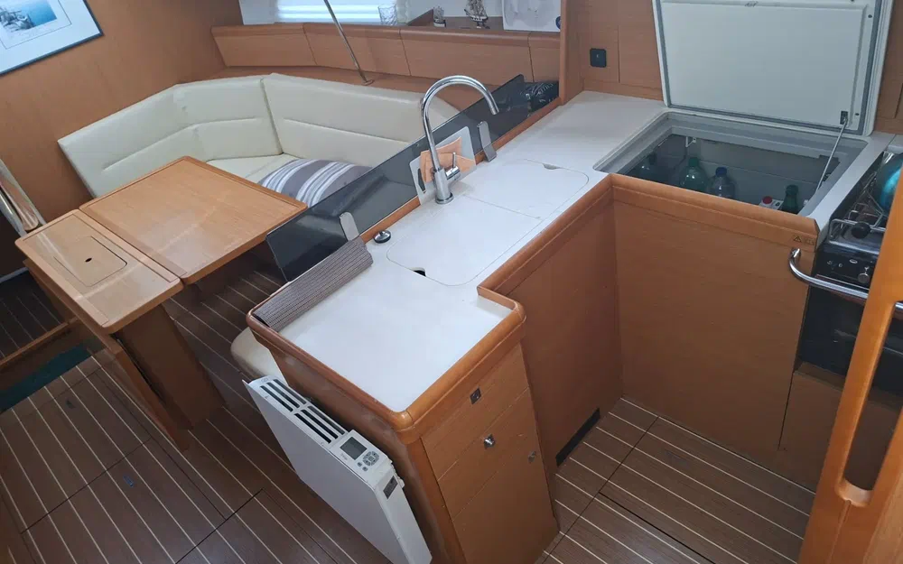 slider 13 Jeanneau Sun Odyssey 42 DS