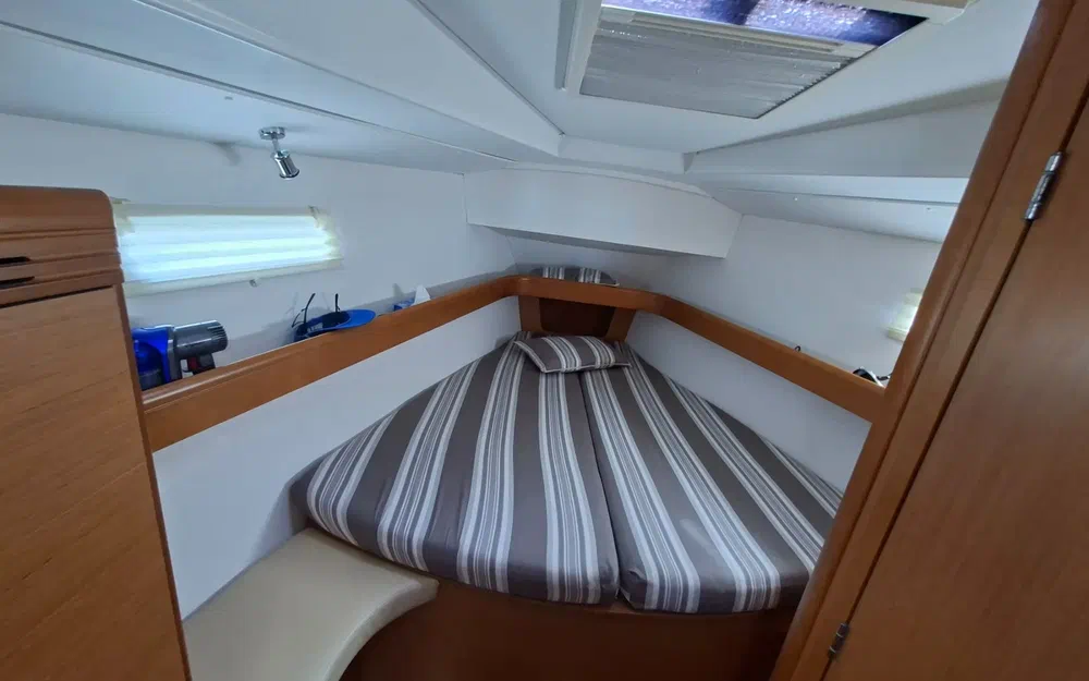 slider 18 Jeanneau Sun Odyssey 42 DS