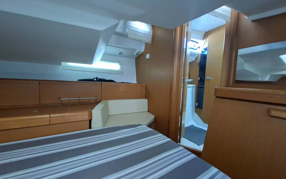 slider 22 Jeanneau Sun Odyssey 42 DS