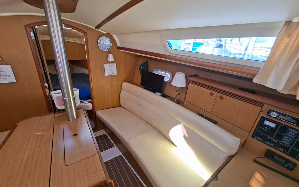slider 9 Jeanneau Sun Odyssey 32