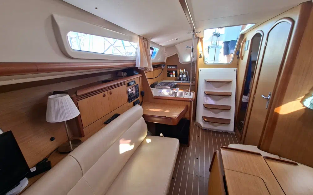 slider 10 Jeanneau Sun Odyssey 32