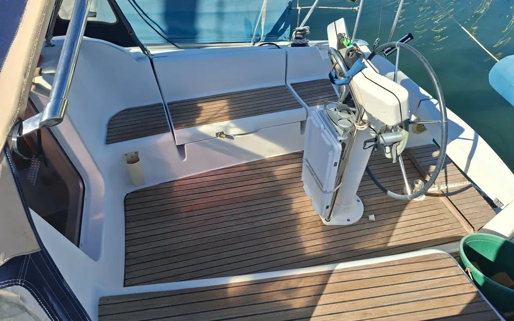 slider 7 Jeanneau Sun Odyssey 32