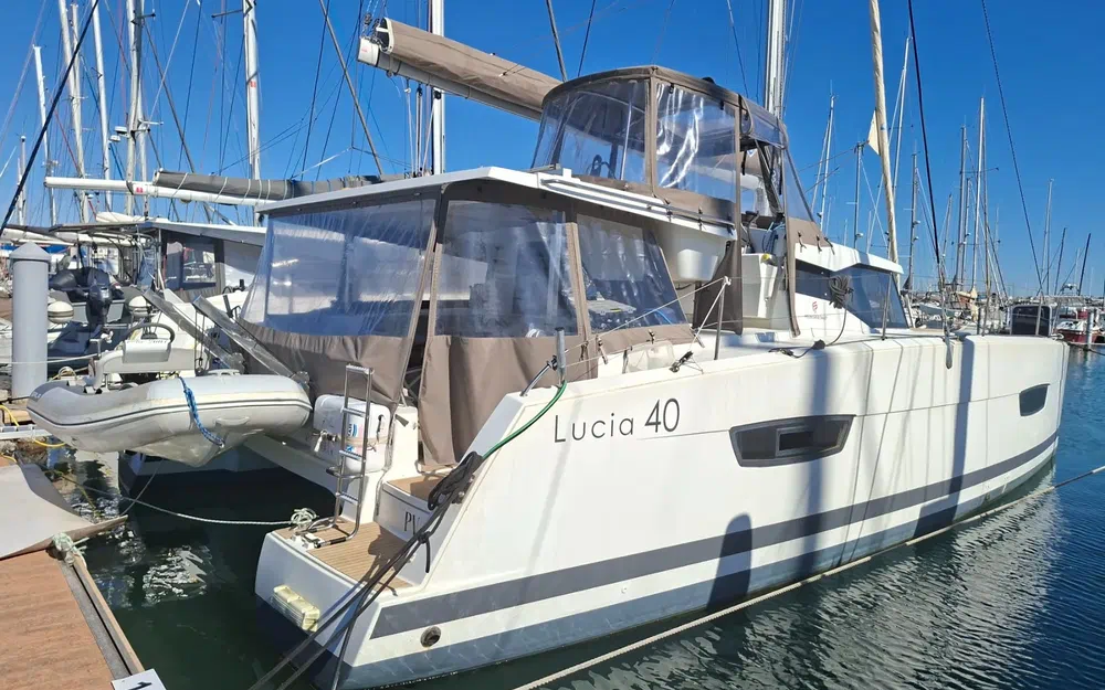 slider 0 Fountaine Pajot Lucia 40