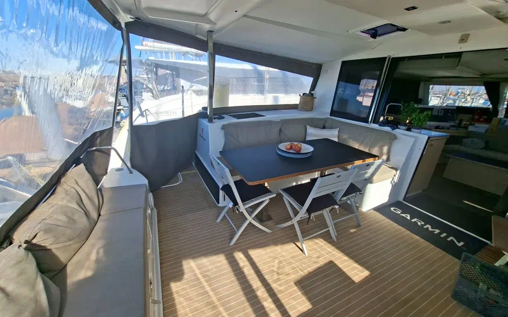 slider 9 Fountaine Pajot Lucia 40