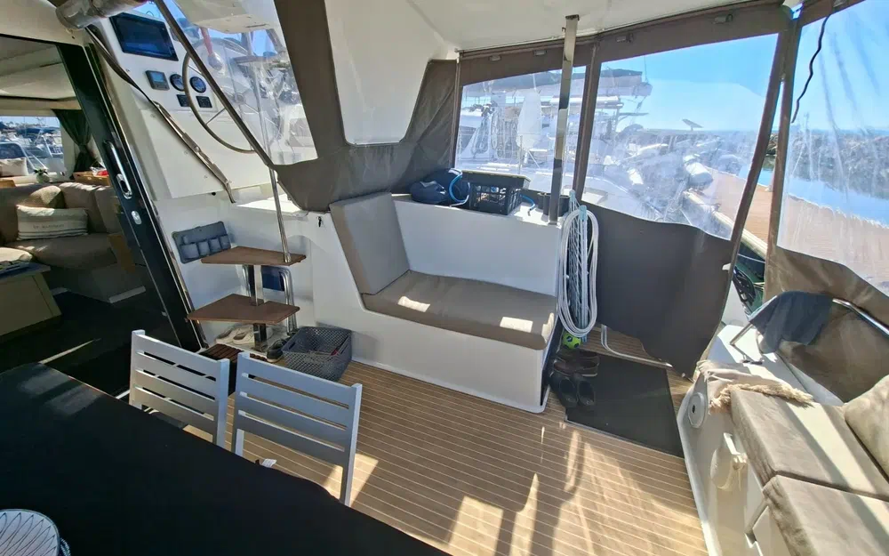 slider 10 Fountaine Pajot Lucia 40