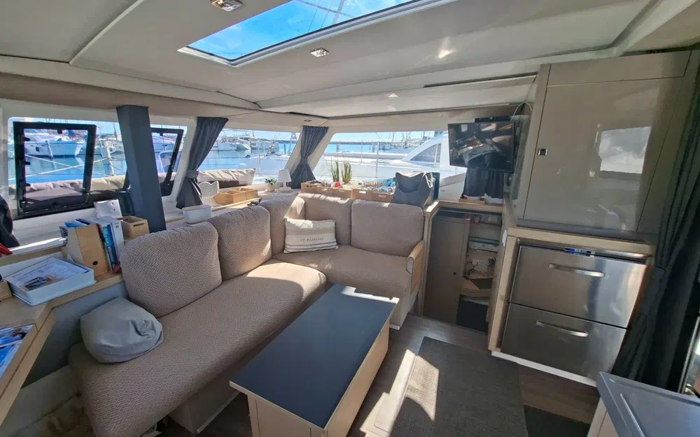 slider 12 Fountaine Pajot Lucia 40