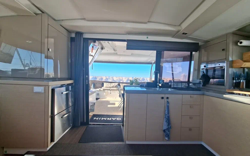slider 13 Fountaine Pajot Lucia 40