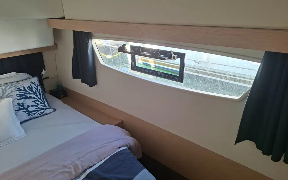 slider 15 Fountaine Pajot Lucia 40