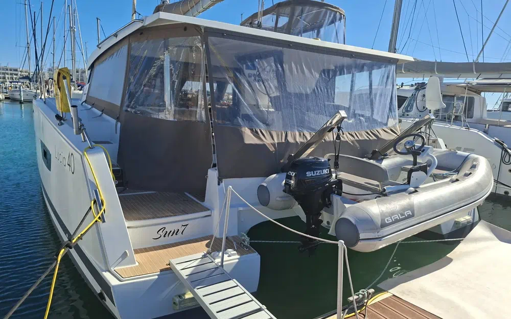 slider 1 Fountaine Pajot Lucia 40