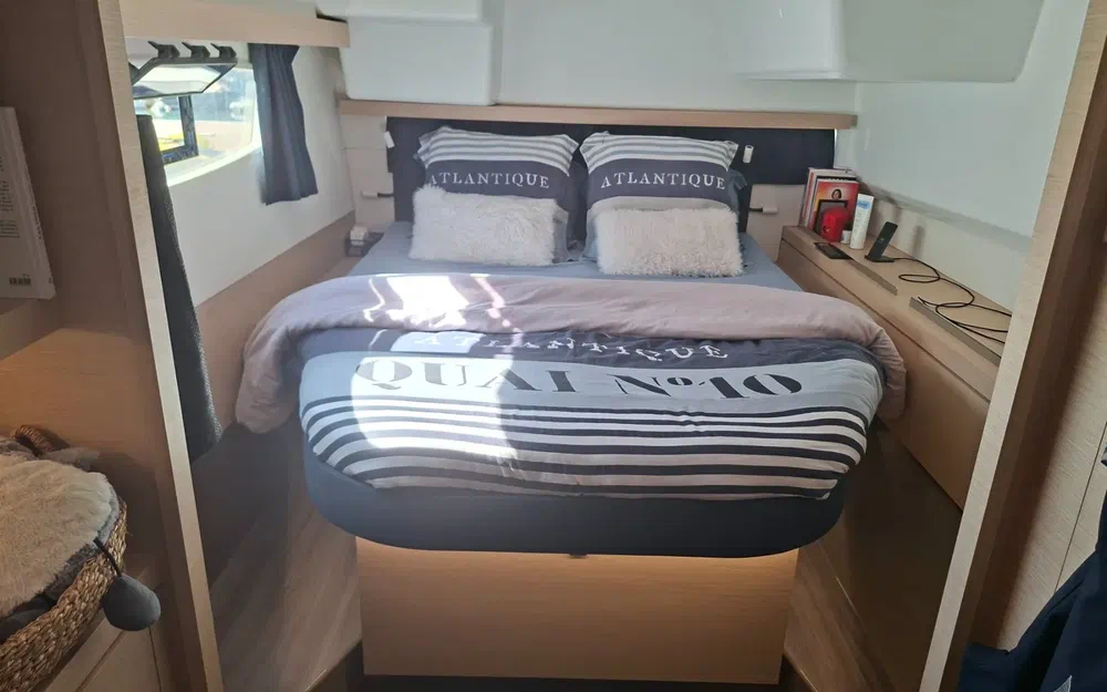 slider 19 Fountaine Pajot Lucia 40