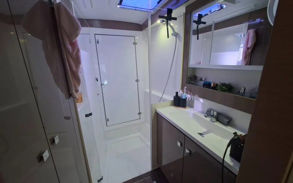 slider 21 Fountaine Pajot Lucia 40