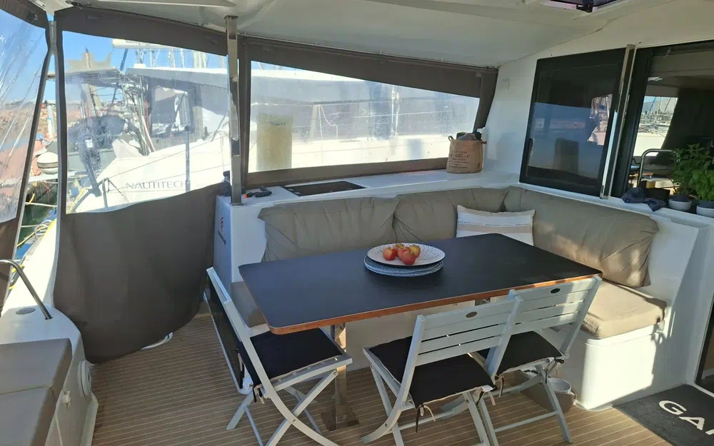 slider 8 Fountaine Pajot Lucia 40