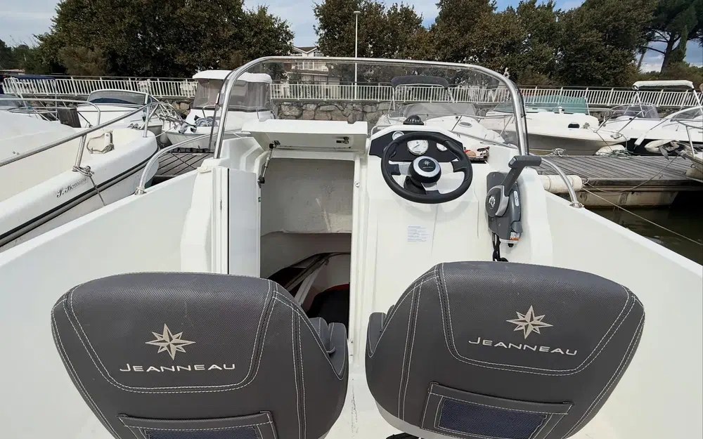 slider 11 Jeanneau Cap Camarat 5.5 CC Serie 2