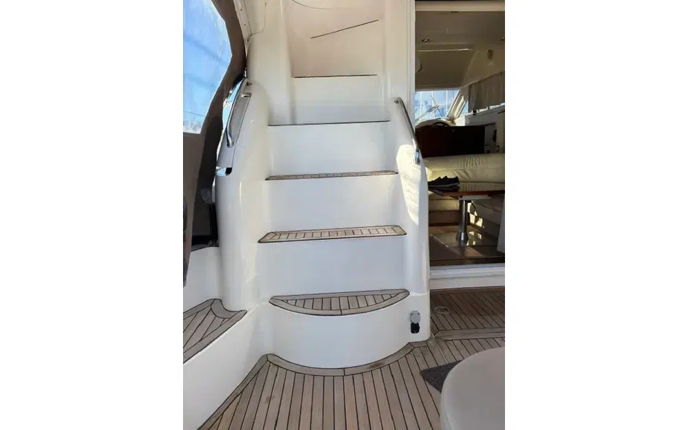 slider 10 Fairline Phantom 38