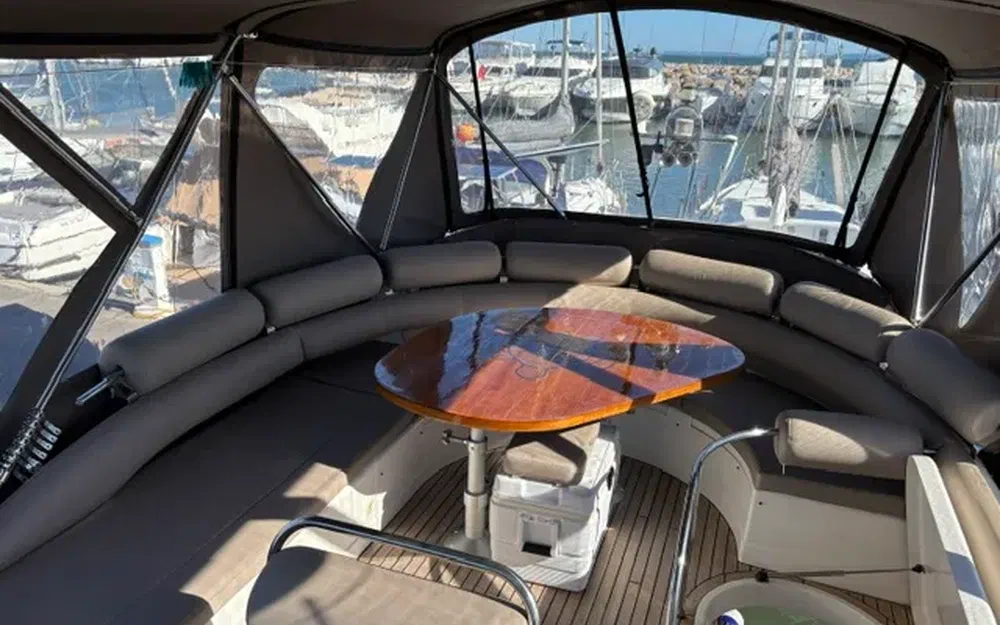 slider 12 Fairline Phantom 38