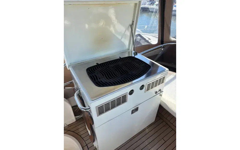 slider 13 Fairline Phantom 38