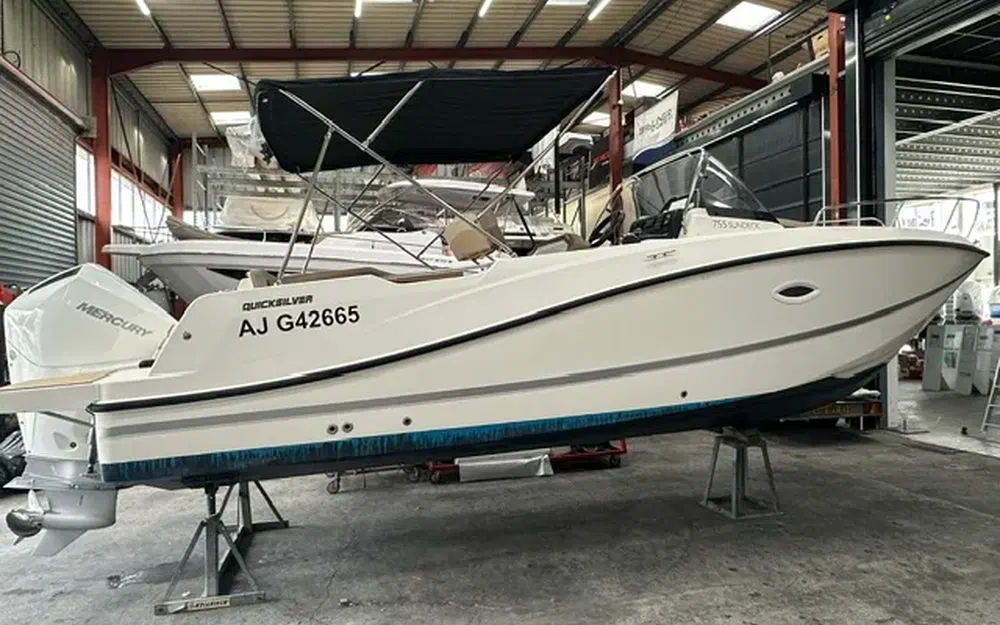 slider 1 Quicksilver Activ 755 Sundeck