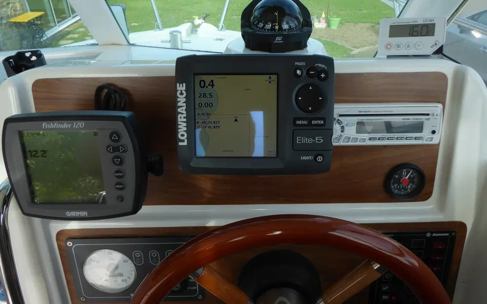 slider 3 Jeanneau Merry Fisher 605