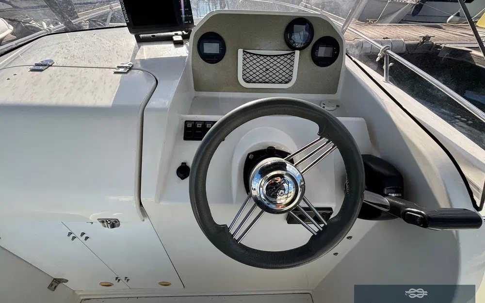 slider 9 Pacific Craft 670 Open
