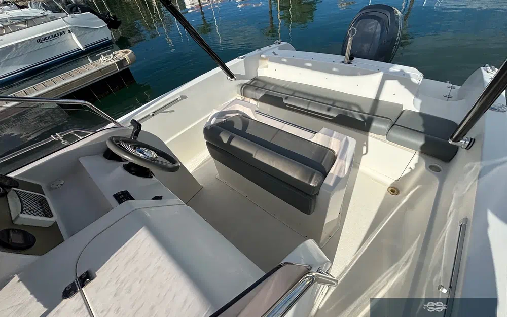 slider 10 Pacific Craft 670 Open