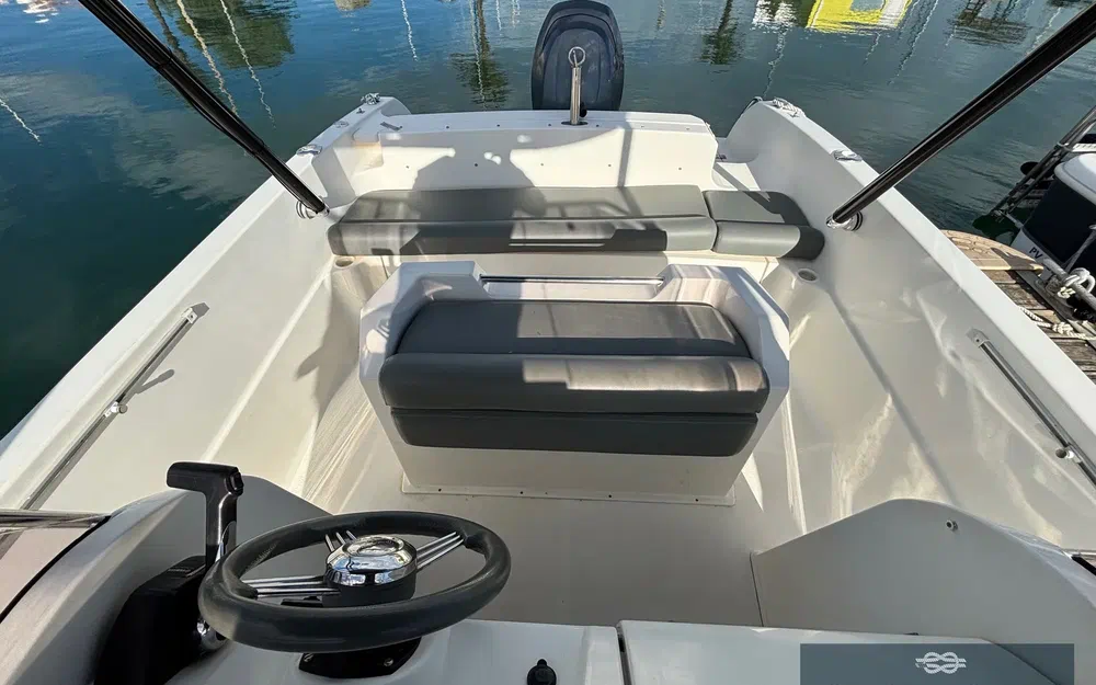 slider 11 Pacific Craft 670 Open