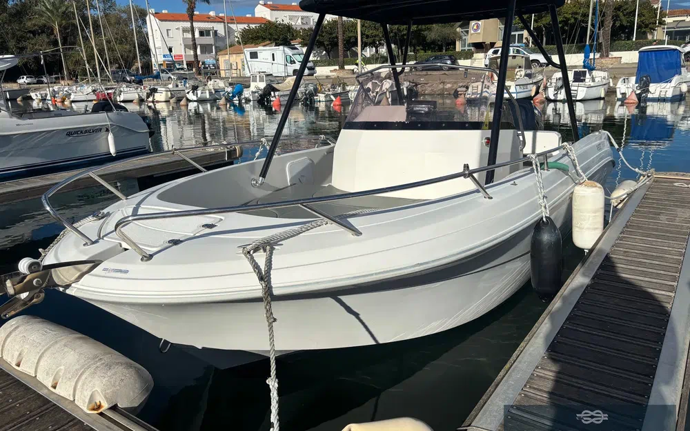 slider 1 Pacific Craft 670 Open