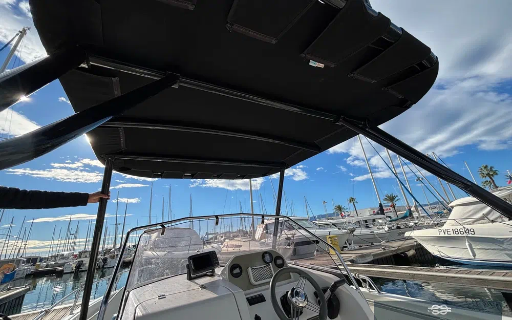 slider 23 Pacific Craft 670 Open