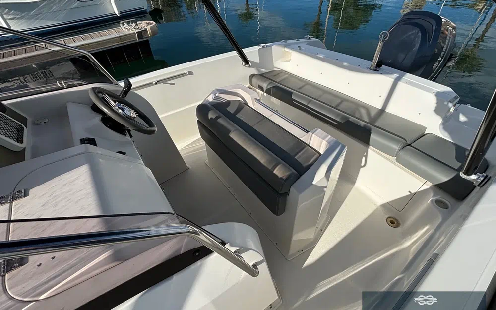 slider 24 Pacific Craft 670 Open