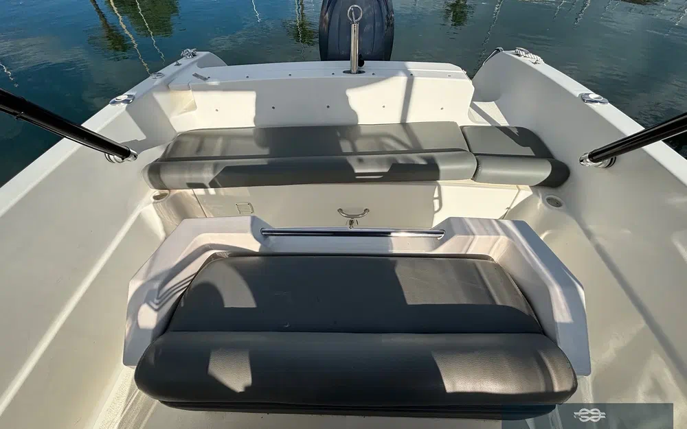 slider 5 Pacific Craft 670 Open