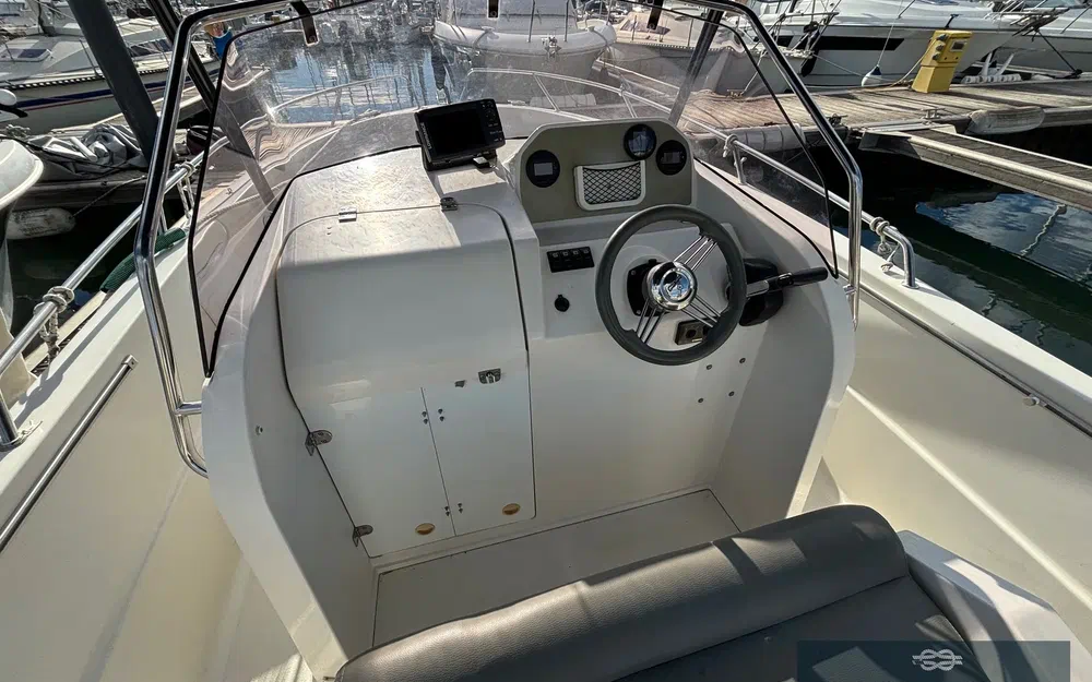 slider 8 Pacific Craft 670 Open